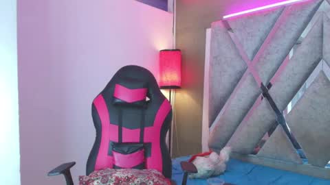 prince_arthur77 online show from April 16, 2026, 1:01 pm