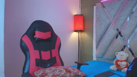 prince_arthur77 online show from April 19, 2026, 1:21 pm