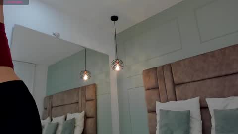 Paris online show from February 3, 2025, 11:42 am