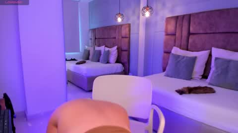 Paris online show from March 7, 2025, 2:34 pm