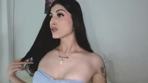 Sophie online show from December 4, 2025, 8:50 pm