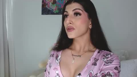 Sophie online show from December 5, 2025, 1:52 pm