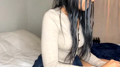 Snapshot of princessaleah chatting on February 25, 2025, 8:19 pm Princess Aleah online show from February 25, 2025, 8:19 pm