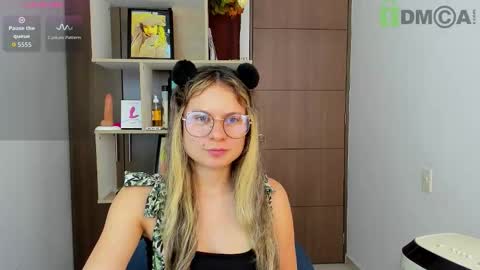 princessmariana25 online show from October 18, 2025, 8:53 pm