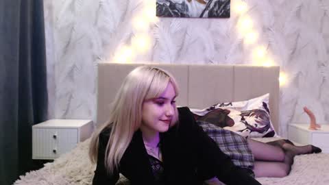 18 y.o online show from December 15, 2024, 12:17 pm