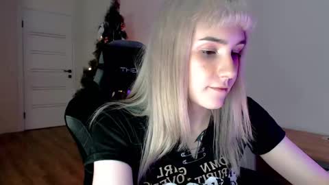 18 y.o online show from February 18, 2025, 5:42 pm