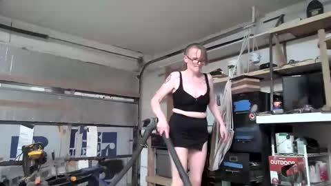 Properfuct online show from June 4, 2026, 5:57 am