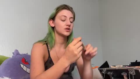 Oli online show from June 24, 2026, 7:46 pm