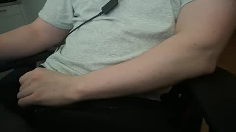 pryli27 online show from April 20, 2026, 12:24 am