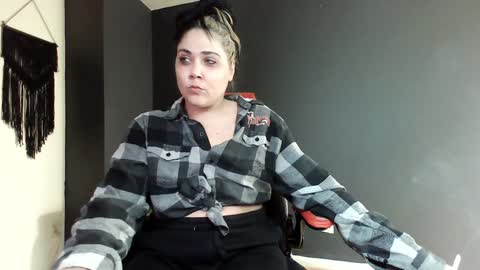 Snapshot of puddinforlife chatting on January 20, 2025, 3:04 am Krystle online show from January 20, 2025, 3:04 am