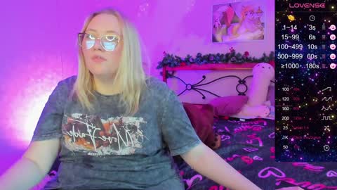 puffybun online show from December 17, 2024, 3:28 am