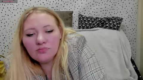 puffybun online show from March 4, 2026, 5:02 am