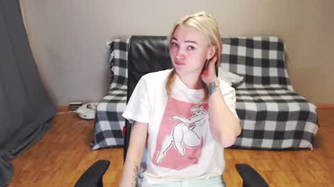 Polly online show from December 10, 2024, 3:52 am