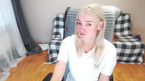 Polly online show from September 15, 2025, 12:38 pm