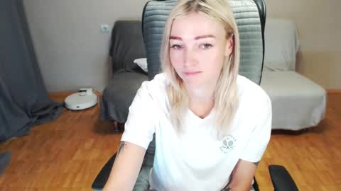 Polly online show from December 14, 2025, 4:51 am