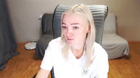 Polly online show from December 21, 2025, 3:35 am