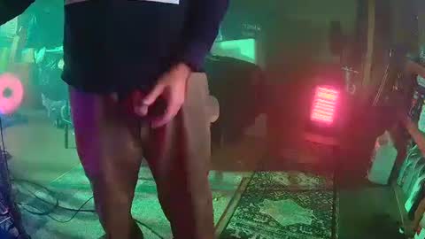 punkrunr083 online show from February 26, 2025, 7:42 am