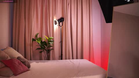 constant schedule Wednesday  Friday  Saturday  Sunday  The Rosemarie online show from March 26, 2026, 5:57 am