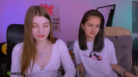 Snapshot of pure_radiance chatting on October 6, 2025, 12:35 pm Ask me3 online show from October 6, 2025, 12:35 pm