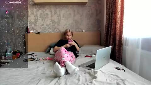 Katty online show from October 3, 2025, 12:35 pm