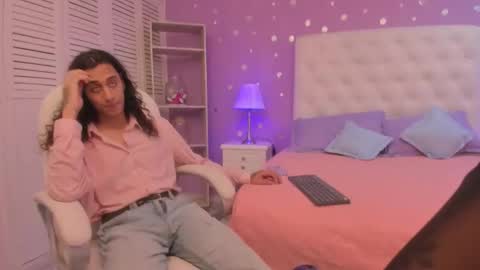 Snapshot of puretemptation_ chatting on February 9, 2026, 7:18 pm Experienced guys online show from February 9, 2026, 7:18 pm