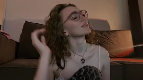 Marie online show from December 26, 2024, 1:40 am