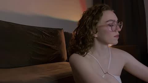 Marie online show from February 19, 2025, 1:29 am