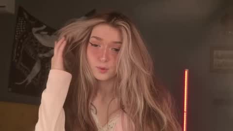 Bella online show from April 19, 2026, 9:52 am