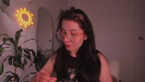 Snapshot of purple_opal chatting on April 9, 2026, 6:13 pm Vero online from Tuesday to Sunday online show from April 9, 2026, 6:13 pm