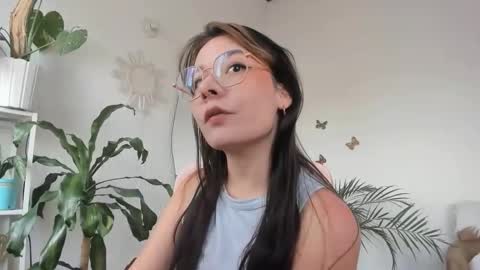 Snapshot of purple_opal chatting on May 22, 2026, 6:13 pm Vero online from Tuesday to Sunday online show from May 22, 2026, 6:13 pm