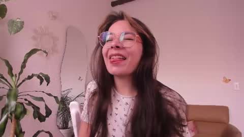 Snapshot of purple_opal chatting on June 25, 2026, 5:06 pm Vero online from Tuesday to Sunday online show from June 25, 2026, 5:06 pm