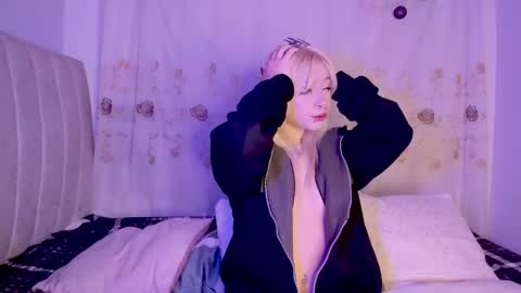 Purple Lilith online show from November 20, 2025, 4:45 am