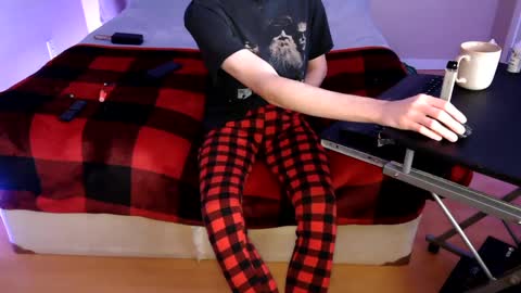 Snapshot of pussylover2182 chatting on December 8, 2024, 5:50 am pussylover2182 online show from December 8, 2024, 5:50 am