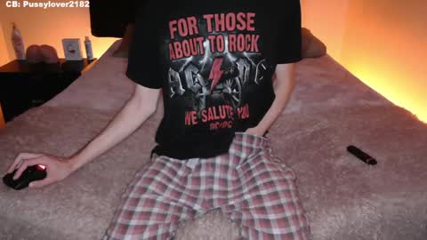 Snapshot of pussylover2182 chatting on September 29, 2025, 3:00 am pussylover2182 online show from September 29, 2025, 3:00 am