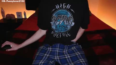 Snapshot of pussylover2182 chatting on November 9, 2025, 4:11 am pussylover2182 online show from November 9, 2025, 4:11 am