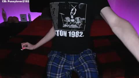 Snapshot of pussylover2182 chatting on November 12, 2025, 6:03 am pussylover2182 online show from November 12, 2025, 6:03 am