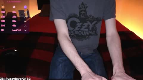 Snapshot of pussylover2182 chatting on November 22, 2025, 4:44 am pussylover2182 online show from November 22, 2025, 4:44 am