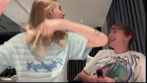 Lina online show from December 4, 2025, 7:00 pm