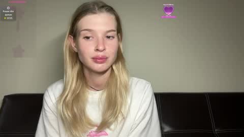 Lina online show from April 20, 2026, 4:21 pm