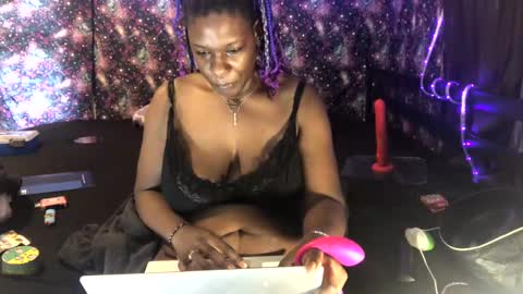 Snapshot of qnibee chatting on November 2, 2025, 1:13 pm qnibee online show from November 2, 2025, 1:13 pm