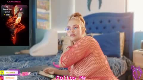 Queen And King online show from March 11, 2025, 4:51 pm