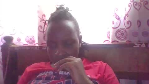 Snapshot of queen014 chatting on November 17, 2025, 9:04 am queen014 online show from November 17, 2025, 9:04 am