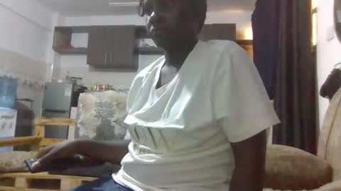 Snapshot of queen014 chatting on November 21, 2025, 12:04 pm queen014 online show from November 21, 2025, 12:04 pm