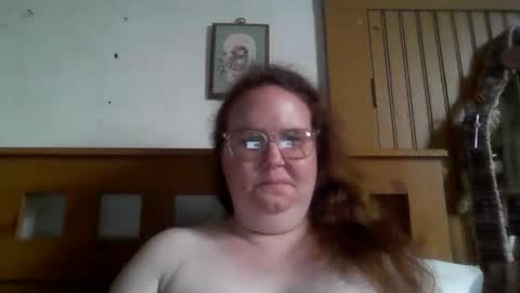 Snapshot of queen2118694 chatting on March 4, 2026, 8:15 pm naughty Queen online show from March 4, 2026, 8:15 pm