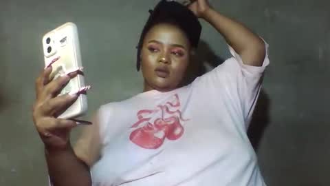 queen2302 online show from May 2, 2026, 4:56 pm
