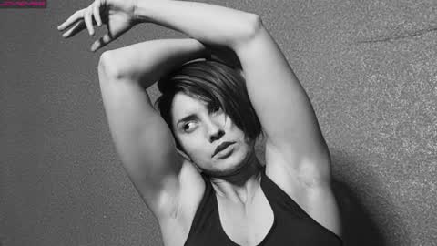 Lola online show from February 23, 2025, 8:00 pm