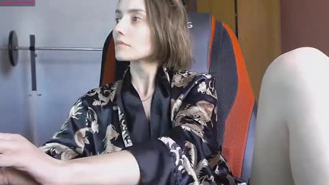 Lola online show from March 11, 2025, 11:01 am