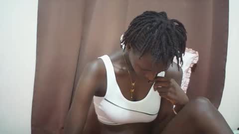 Snapshot of queen_0012 chatting on May 4, 2026, 6:31 am asher online show from May 4, 2026, 6:31 am