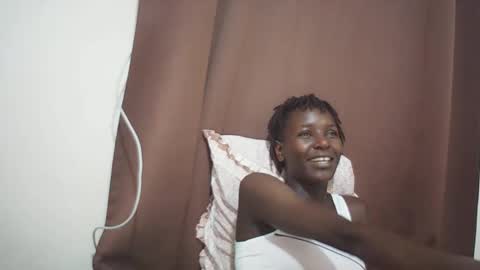 Snapshot of queen_0012 chatting on May 14, 2026, 1:40 pm asher online show from May 14, 2026, 1:40 pm