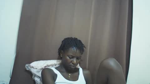 Snapshot of queen_0012 chatting on May 15, 2026, 7:04 am asher online show from May 15, 2026, 7:04 am
